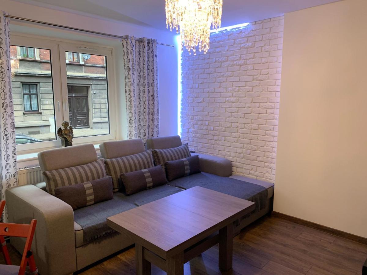 Apartament Rodzinny 70 M2 Тарновськє-Гури Екстер'єр фото
